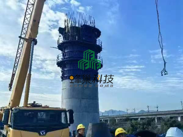 铁路空心墩模板